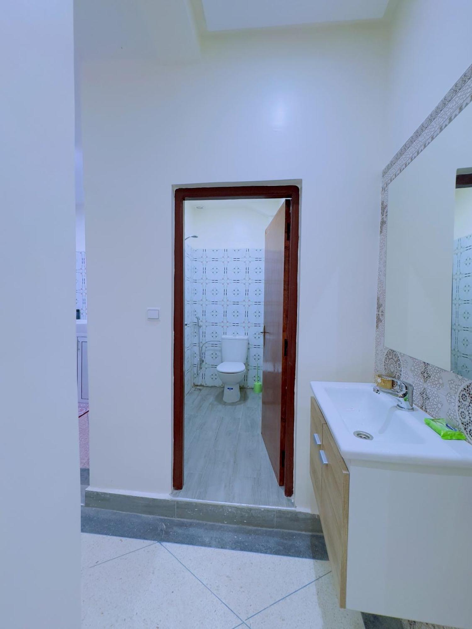 Quiet Central Home Near Beach - High Speed Wifi, Free Parking & Private Entry Agadir Exterior photo
